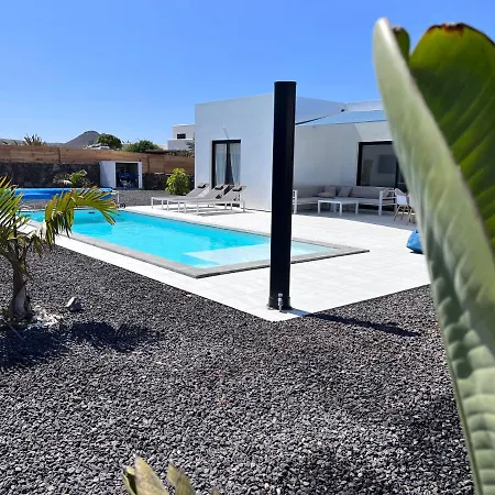 Valentina, Piscine Chauffee Et Serenite 라하레스