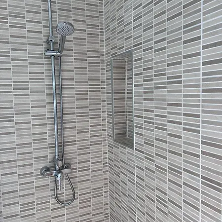 Valentina, Piscine Chauffee Et Serenite