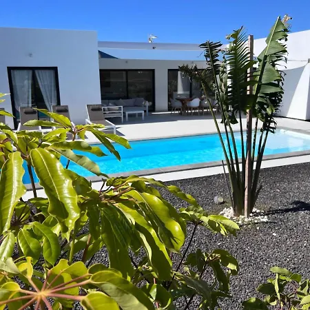 Valentina, Piscine Chauffee Et Serenite Lajares