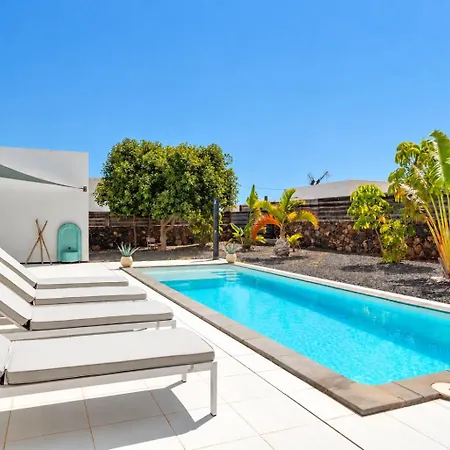 Valentina, Piscine Chauffee Et Serenite Lajares