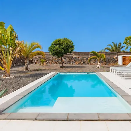 Valentina, Piscine Chauffee Et Serenite * Lajares