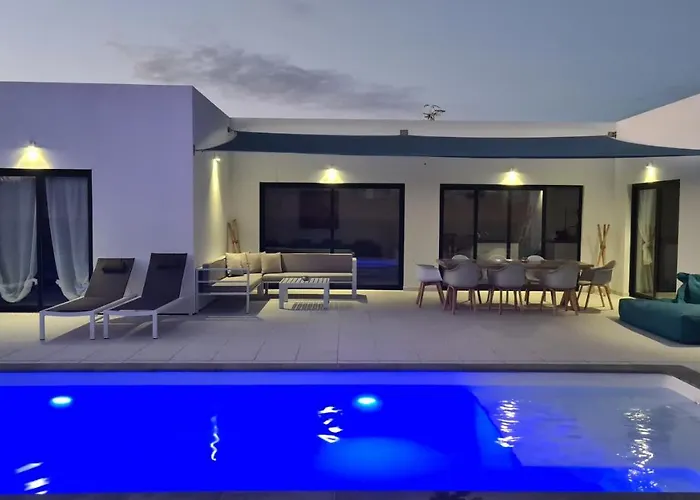 Valentina, Piscine Chauffee Et Serenite