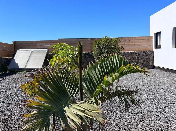 Valentina, Piscine Chauffee Et Serenite Lajares