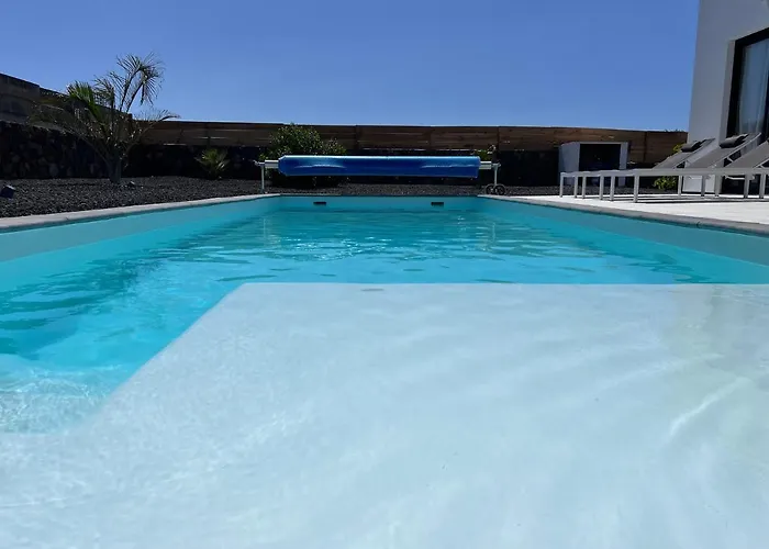 Valentina, Piscine Chauffee Et Serenite Lajares