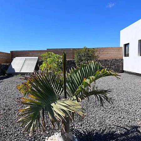 Valentina, Piscine Chauffee Et Serenite Lajares